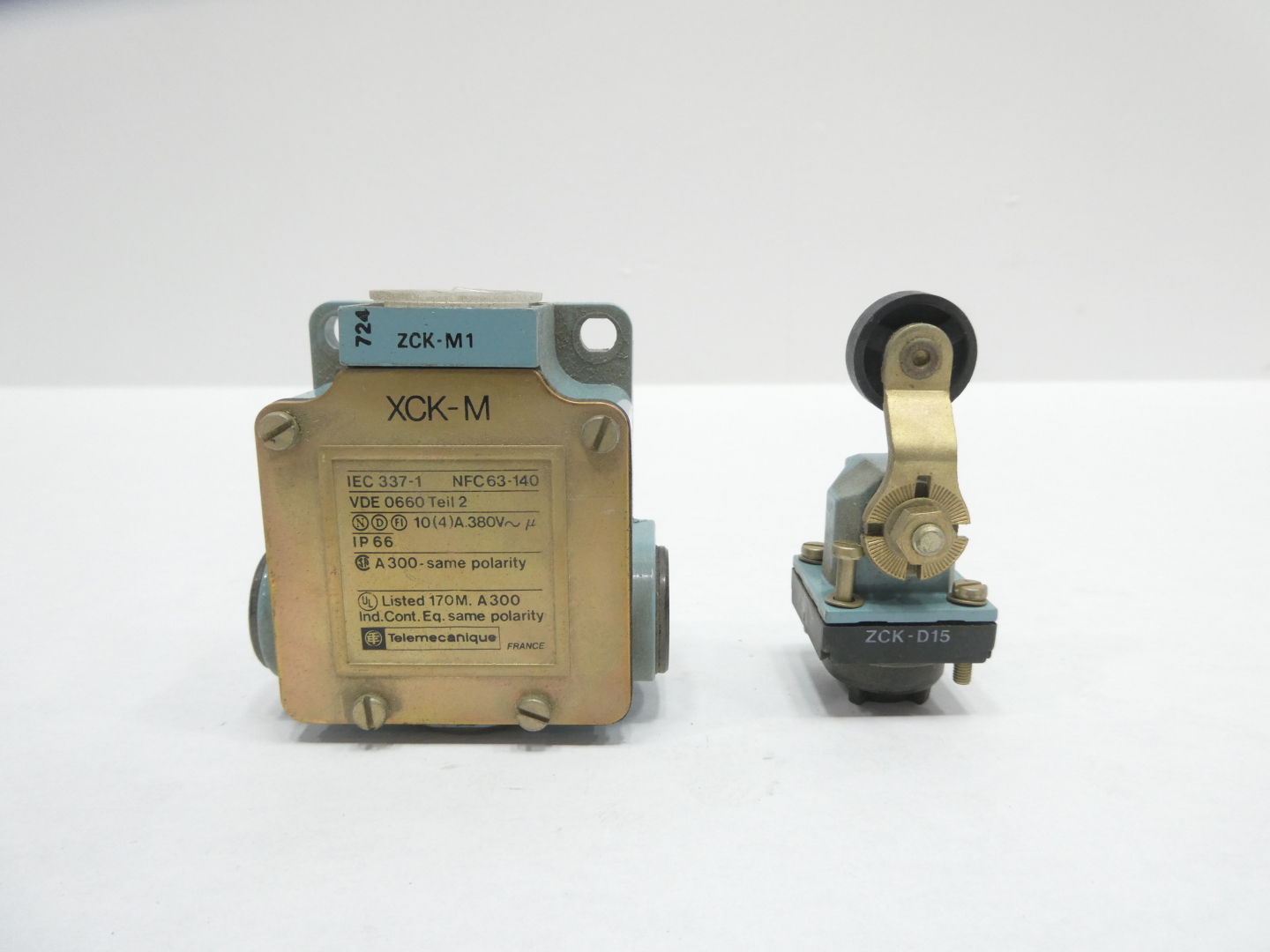 みづき。ページ TELEMECANIQUE XCKJ 60947-5-1 LIMIT SWITCH 240V-AC