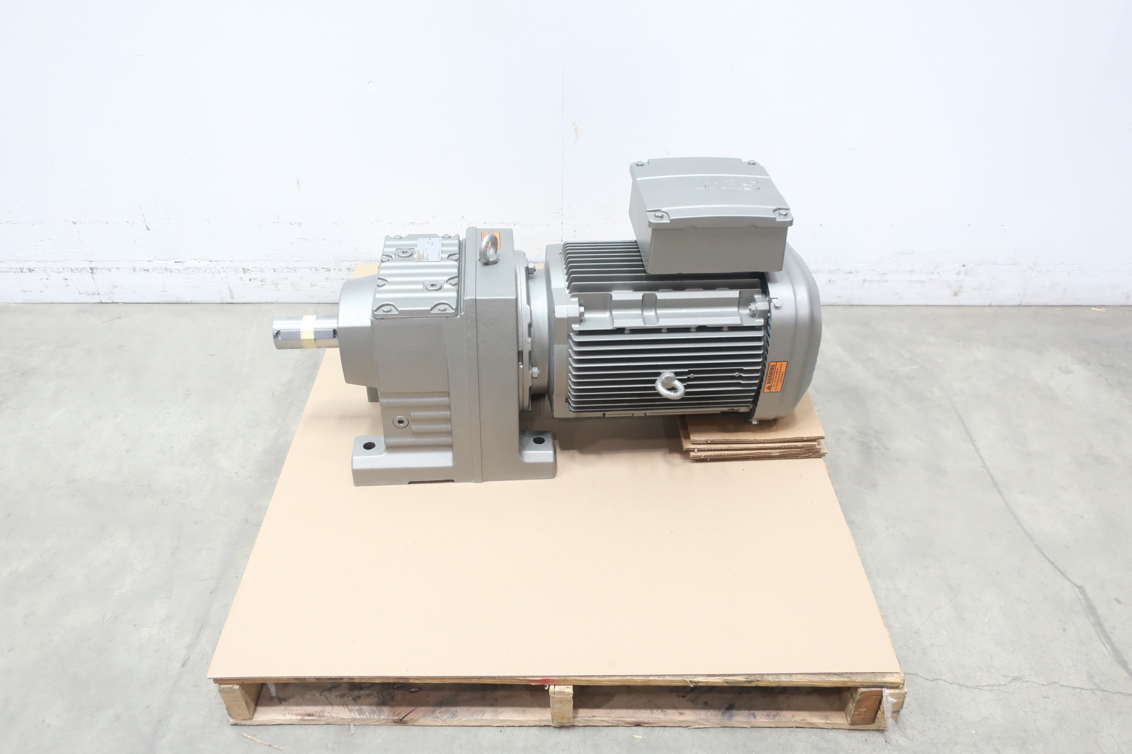 Sew  FA87/G DRN160M-4 FA87/G DRN160M4 Parallel-shaft Helical Gearmotor — Electric Motors