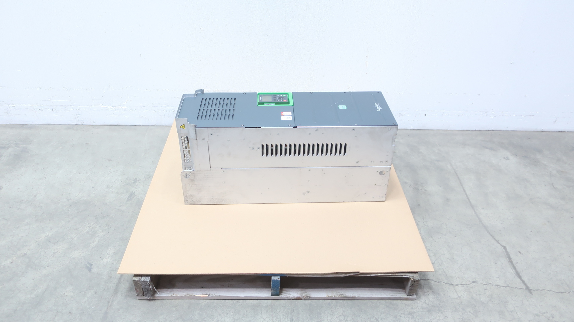Schneider Electric ATV630C16N4 variable speed drive, Altivar Process ATV600, ATV630, 160kW, 250hp, 380 to 480V, IP00 — Inverter e convertitori di frequenza