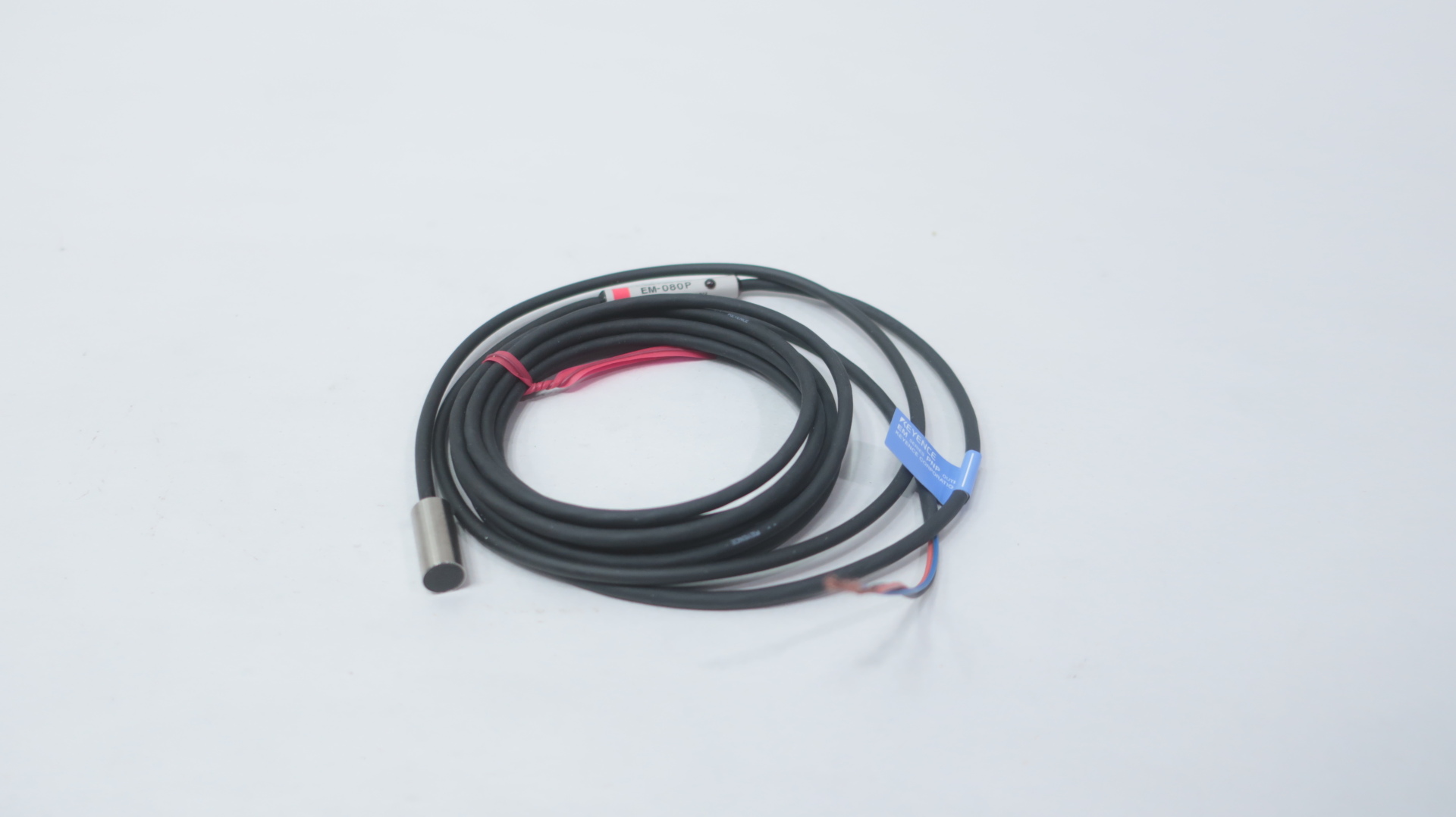 Keyence EM-080P EM-080P Main Unit, Shielded Type, f8, PNP — Sensores de proximidad e inductivos