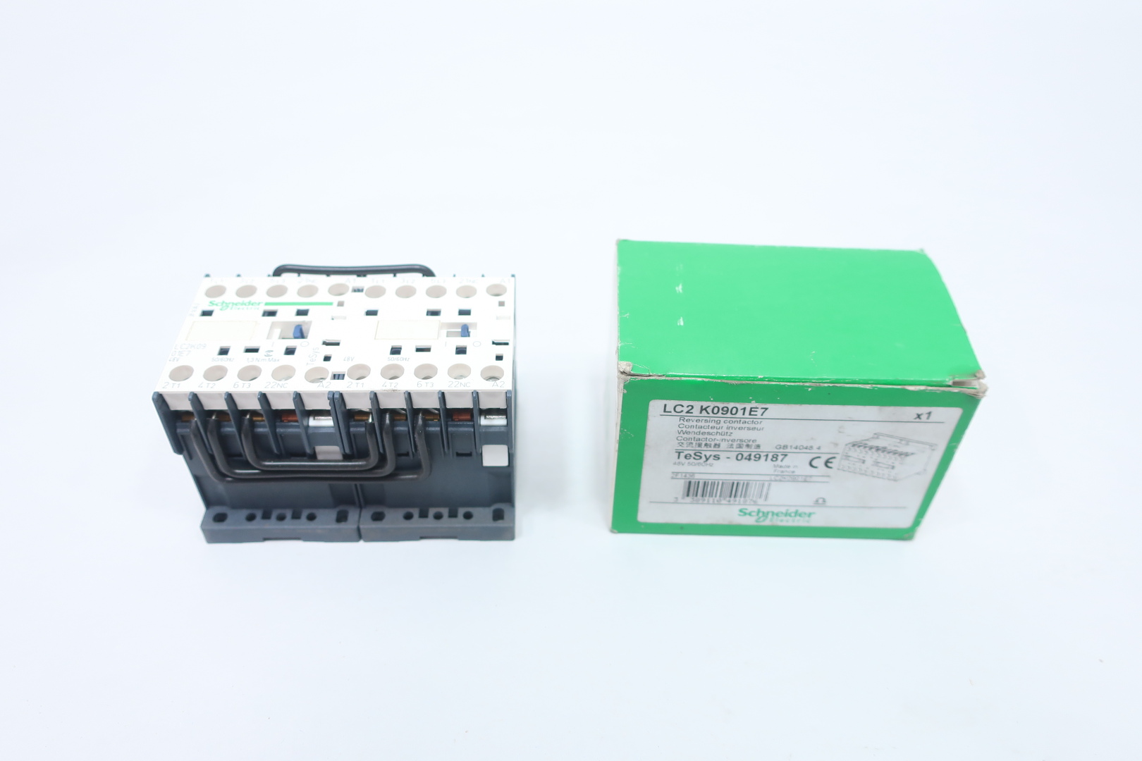 Schneider Electric LC2K0901E7 Reversing contactor, TeSys K, 3P, AC-3, lt or eq to 440V 9A, 1 NC, 48VAC coil — Contactores y relés
