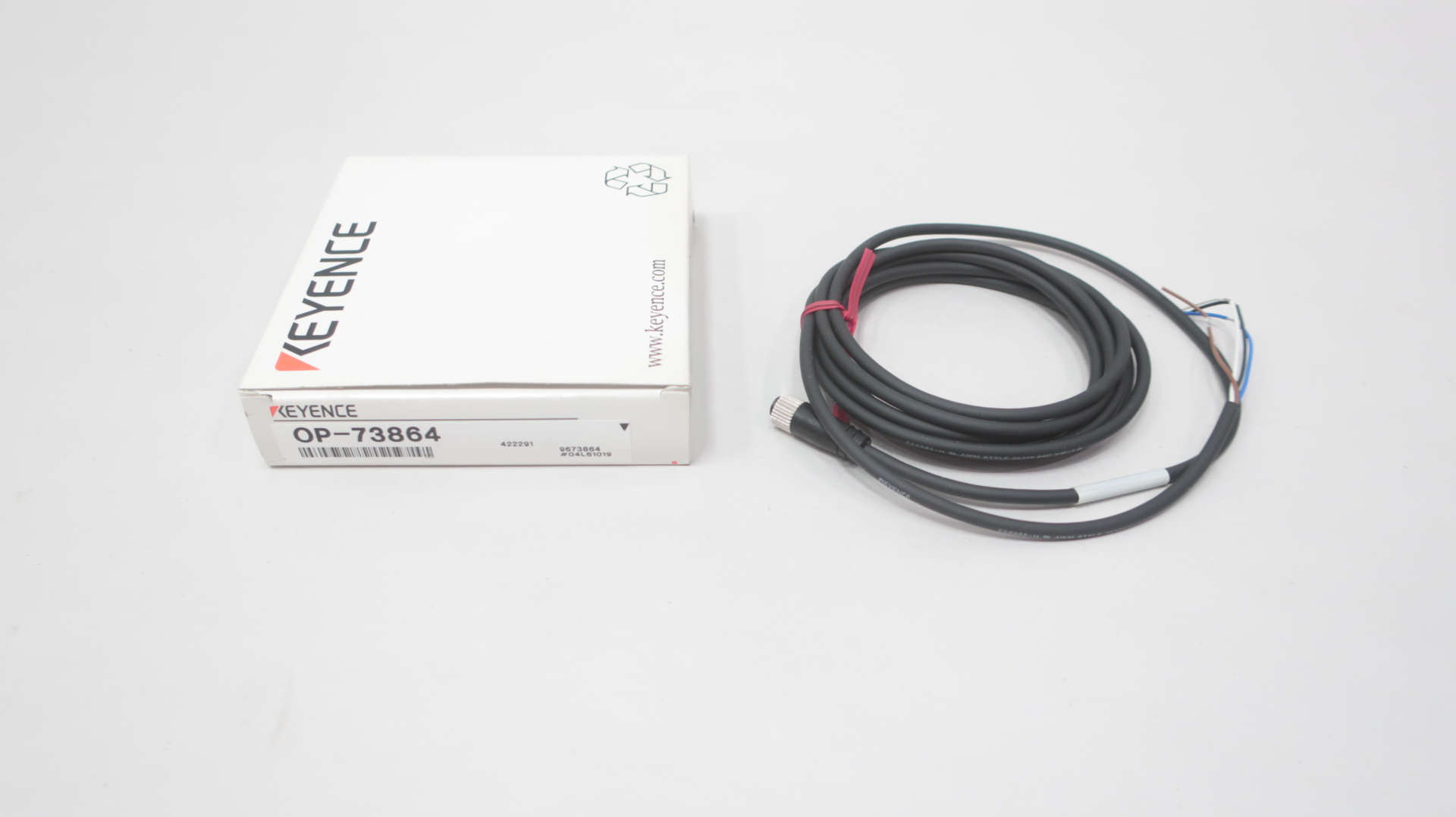 OP-73864 Keyence, Cables y conectividad