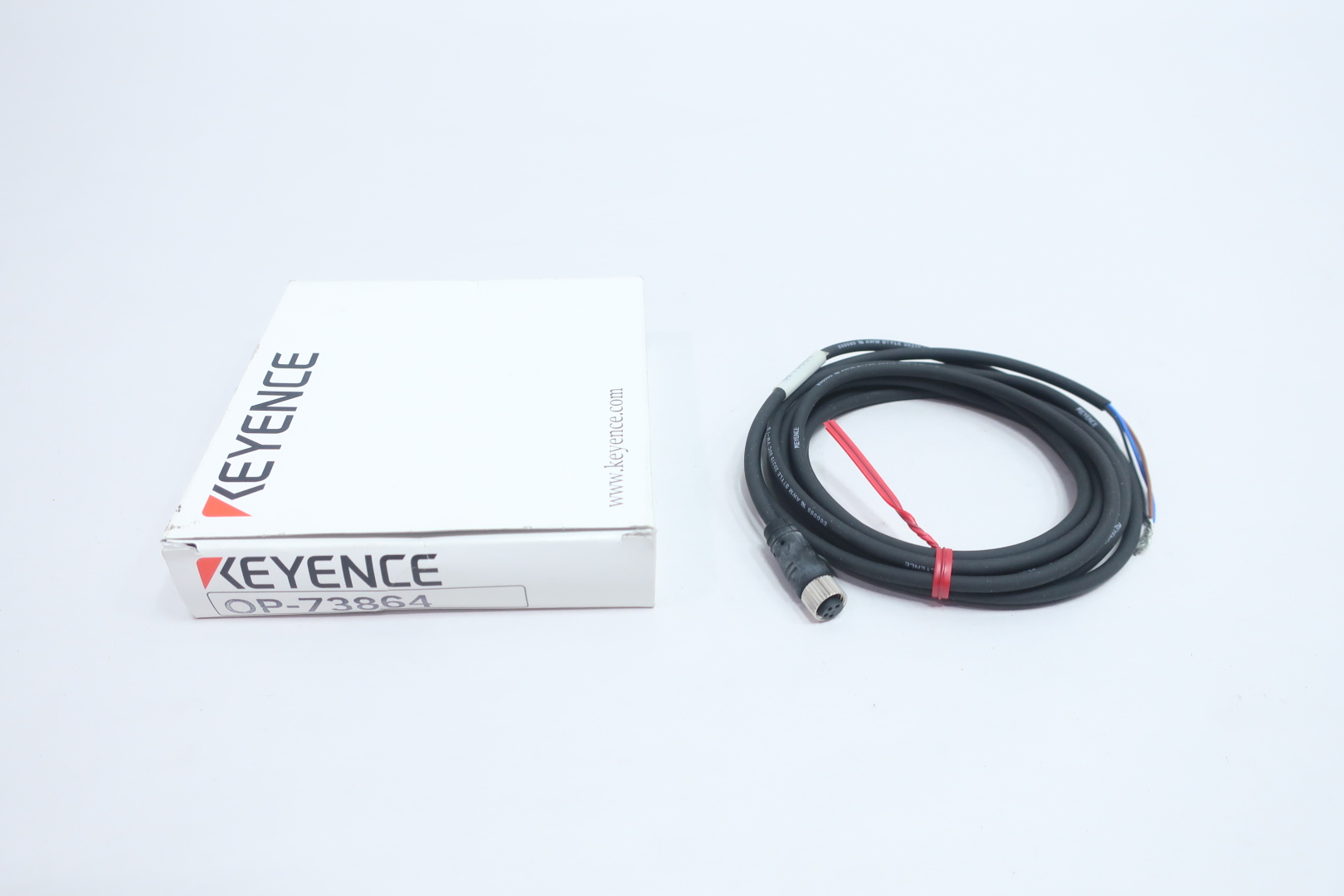 OP-73864 Keyence, Cables y conectividad