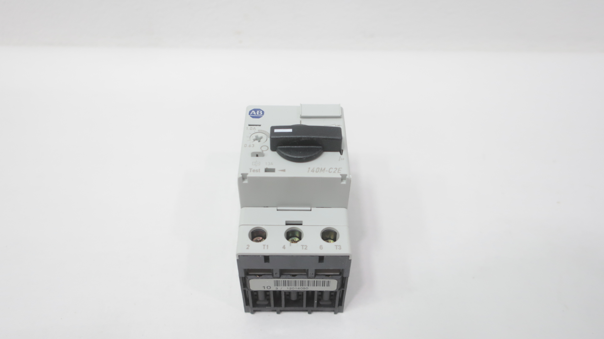 140M-C2E-B10 Allen Bradley, Wyłączniki automatyczne i bezpieczniki