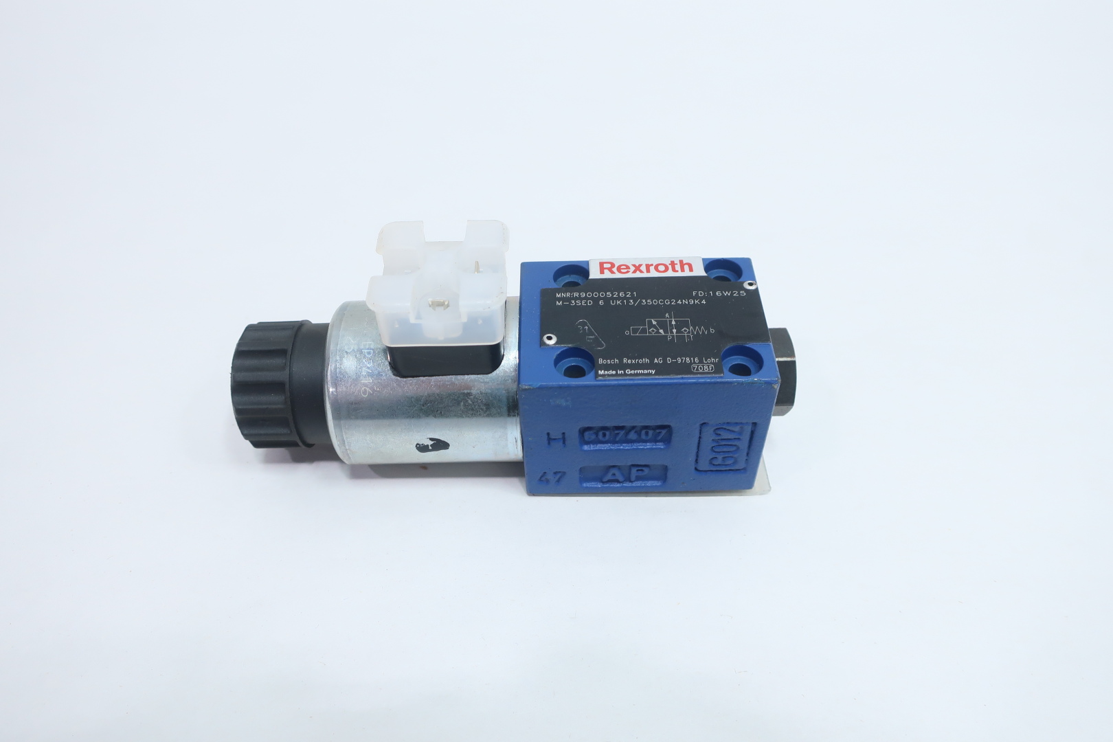 Bosch Rexroth R900052621 M-3SED6UK1X/350CG24N9K4 Solenoid Valve — Solenoid & Servo Valves